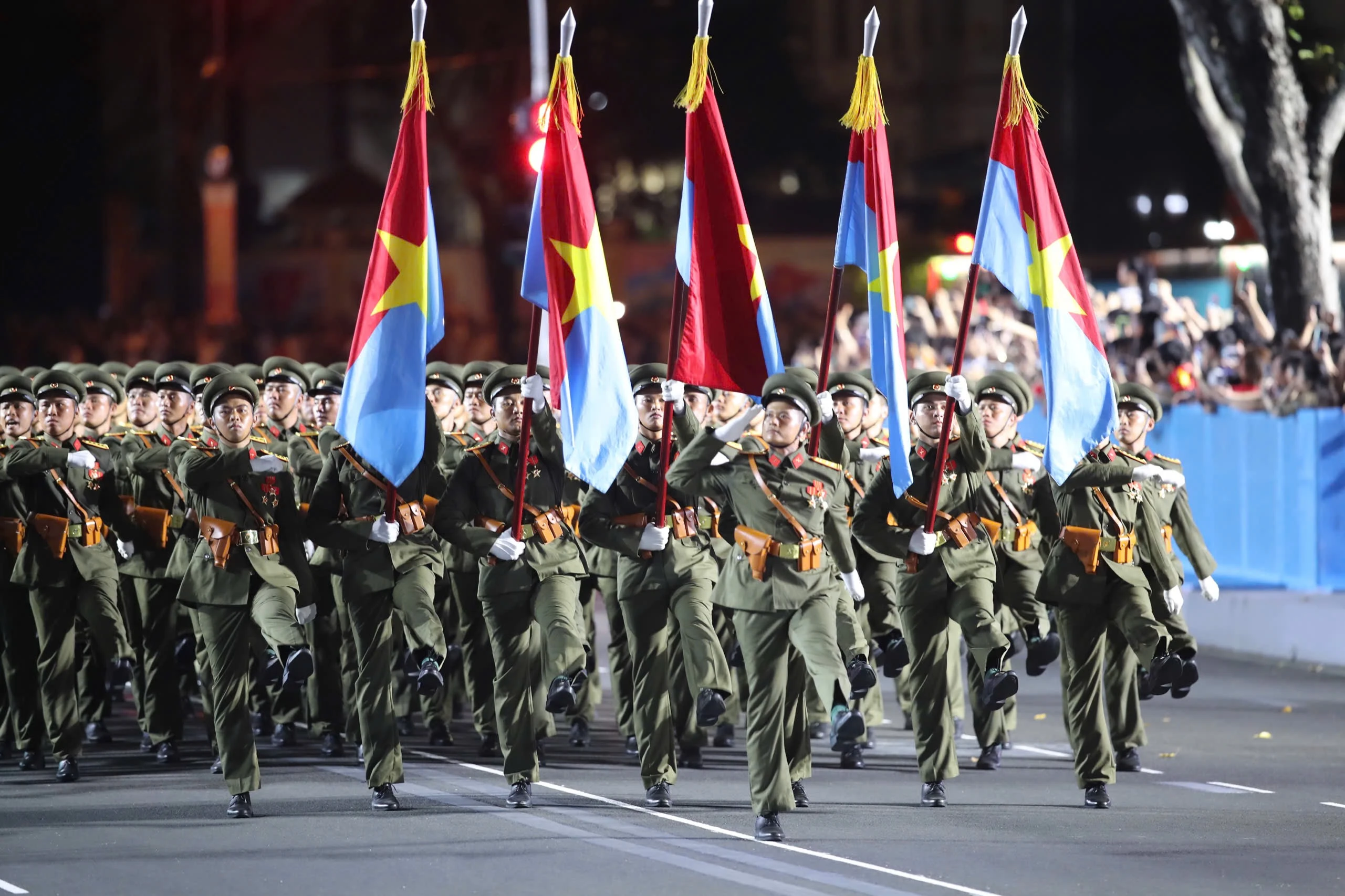 Đa sắc màu đội hình tổng hợp luyện chuẩn bị cho Đại lễ 30/4