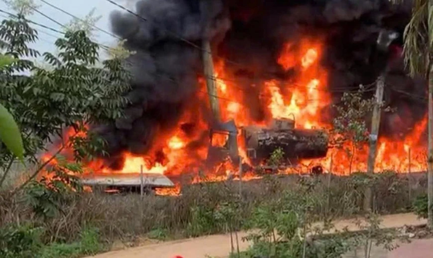 Cháy xe bồn chở xăng trên đường cao tốc Nội Bài - Lào Cai