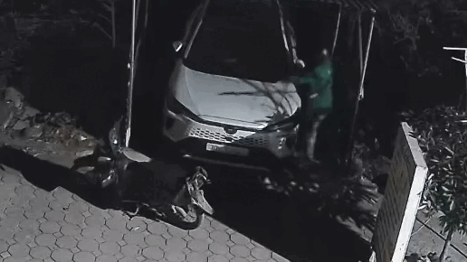 Nhiều xe hơi ở Hà Nội bị trộm mất cần gạt nước