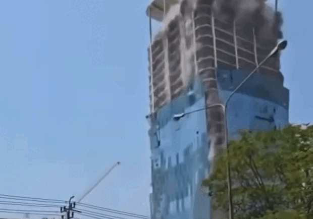Tòa nhà đang xây dựng đổ sập trong trận động đất ở Thái Lan