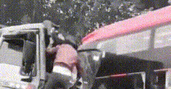 Xe chở khách gặp nạn lật tàu tiếp tục gặp nạn với xe tải