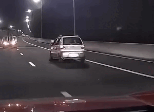 Xử phạt tài xế vừa lái xe vừa dùng điện thoại quay video