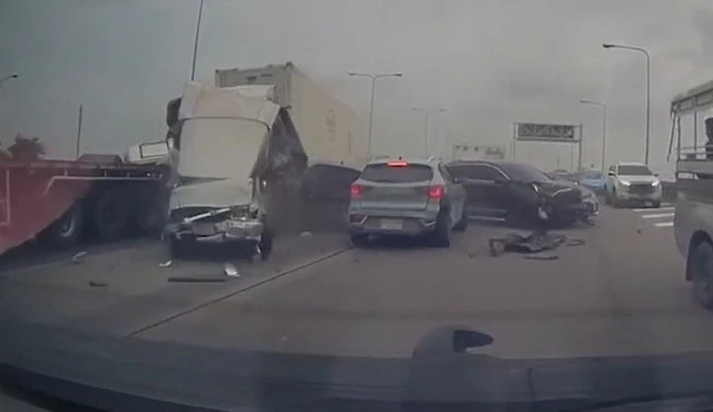 Mất phanh đột ngột, xe tải gây ra tai nạn liên hoàn