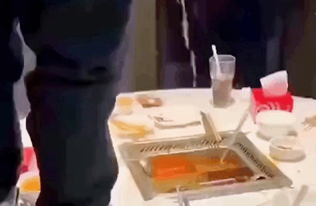 Haidilao đền tiền gấp 10 cho 4000 khách vụ "tiểu vào nồi lẩu"