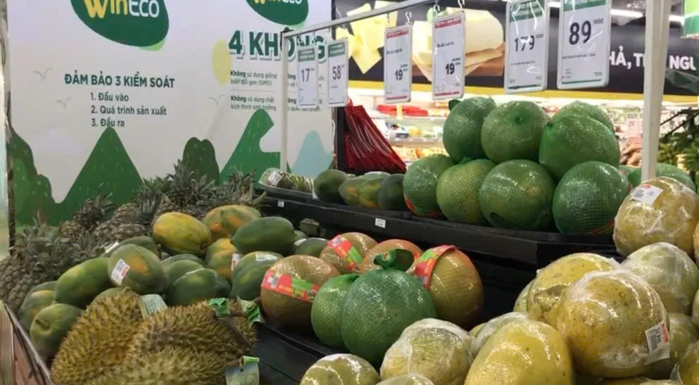 Các siêu thị đồng loạt giảm giá để hỗ trợ người dân sau bão