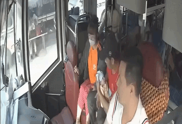 Tài xế và phụ xe kịp thời cứu sống cháu bé 1 tháng tuổi