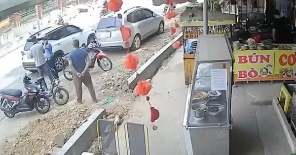 Nam thanh niên bị đánh tới tấp trước quán ăn ở Đồng Nai