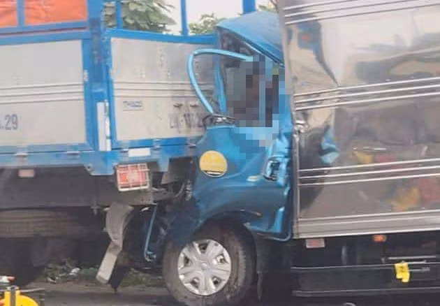 Khoảnh khắc cuối cùng của tài xế gặp nạn trên Đại lộ Thăng Long