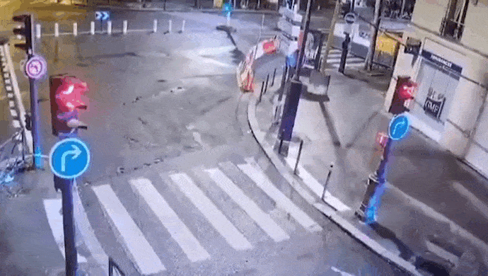 Truy bắt quái xế như trong phim, 10 cảnh sát bị thương