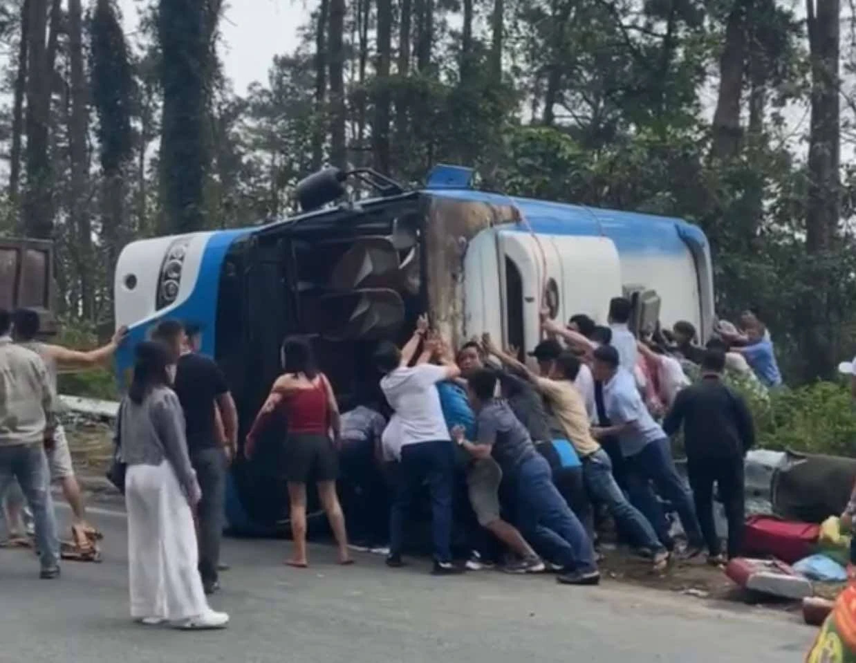 Nguyên nhân lật xe khách trên đèo Tam Đảo