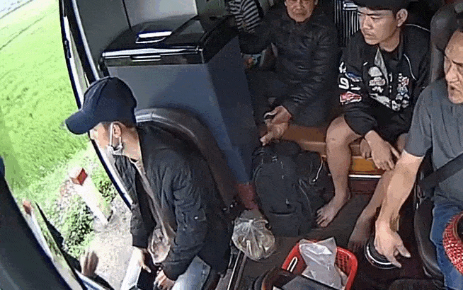 Giành khách với nhau, tài xế đánh vào mặt phụ xe 'đối thủ'