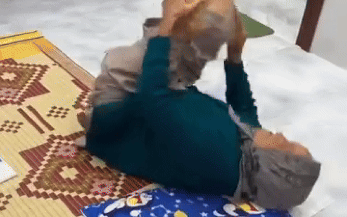 Cụ bà U100 tập yoga khiến các cháu thanh niên xin chào thua