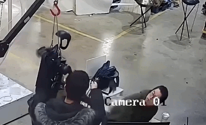 Robot nổi điên, lao vào tấn công kỹ sư vận hành