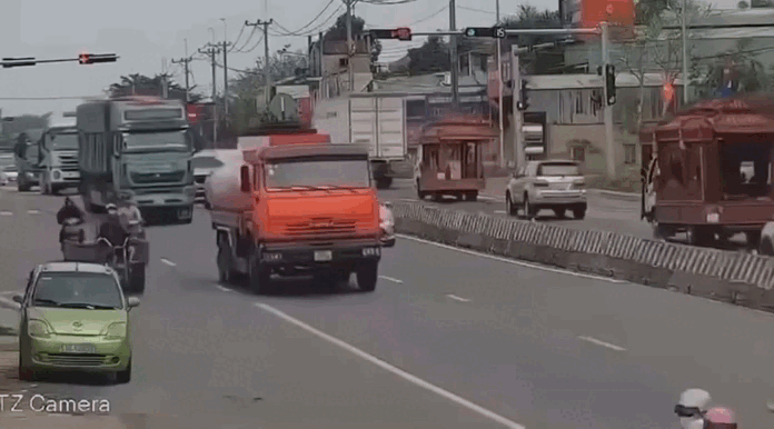 Va chạm với xe tải, người đi xe ba gác tử vong thương tâm