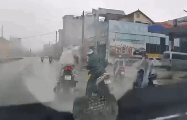 Phẫn nộ nam thanh niên đánh người sau va chạm giao thông ở Huế