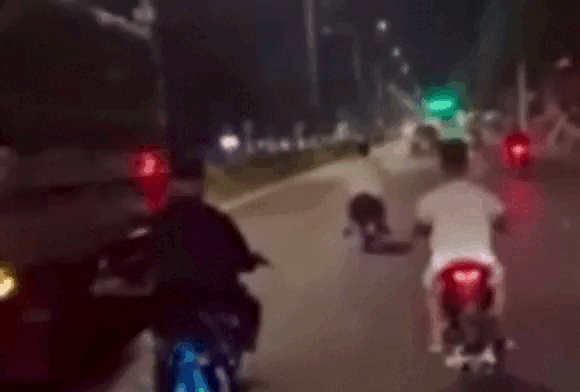 Nhóm thanh niên đua xe không biển số, không đội nón bảo hiểm