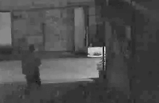 Người đàn ông nghi phóng hỏa nhà dân giữa đêm