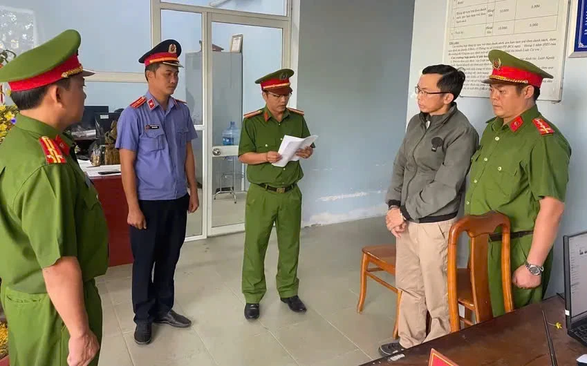 Bắt giữ thầy giáo xâm hại nữ sinh lớp 10 ở Bình Thuận