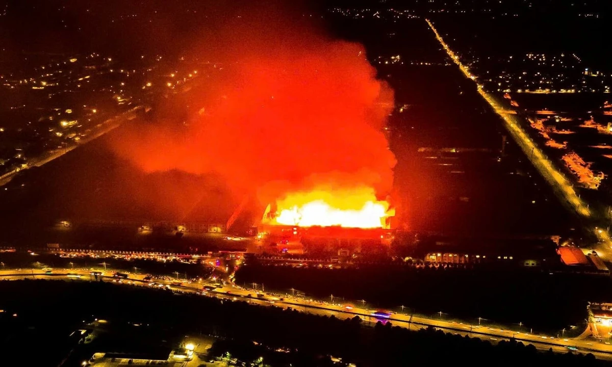 Cháy lớn cả đêm tại khu công nghiệp Bàu Xéo, Đồng Nai