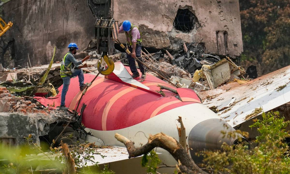 Thông tin mới về thảm kịch rơi máy bay ở Ấn Độ | Báo Tri thức và Cuộc sống - TIN TỨC PHỔ BIẾN KIẾN THỨC 24H