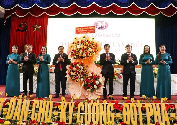 Đinh Hùng anh-1-ngai-giao.jpg