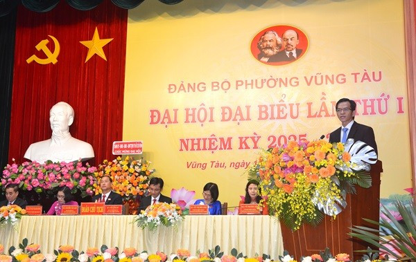 Ông Dương Trọng Hiếu – Phó Trưởng Ban Tổ chức Thành ủy TP HCM phát biểu chỉ đạo Đại hội. anh-4-vung-tau.jpg