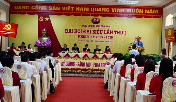 Bích Ngọc con-dao-2.jpg