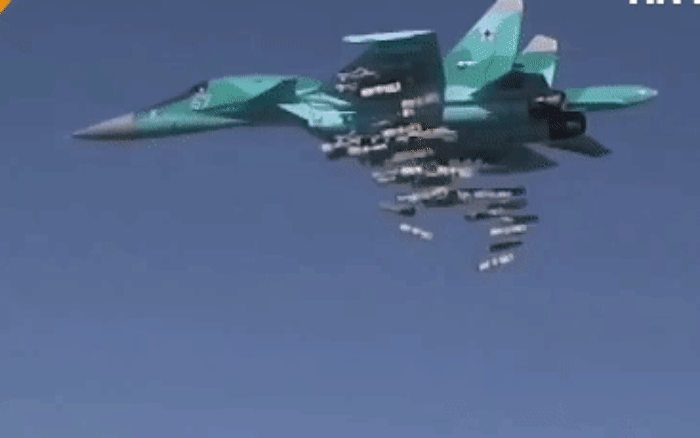 Với những ưu điểm trên đã khiến Su-27 được sử dụng làm cơ sở để phát triển một chiếc máy bay cường kích thuộc chương trình Su-27IB, sau này được đổi tên thành Su-34. Sự tương đồng với Su-27 mang lại lợi ích về mặt hậu cần cho Su-34, máy bay được trang bị một biến thể cải tiến của động cơ AL-31F như Su-27 là AL-31F M2.