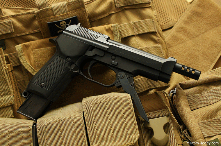 Quá trình sản xuất Beretta 93 bắt đầu từ năm 1979 và kết thúc vào năm 1993.