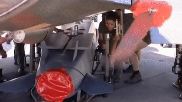 Tên lửa hành trình Scalp EG/Storm Shadow có chiều dài 5,1 m; đường kính 0,48 m; trọng lượng phóng 1.300 kg.