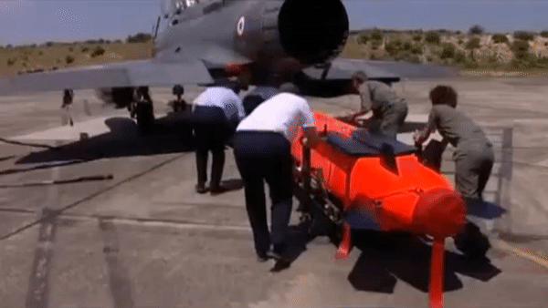 Dòng tên lửa hành trình này có tốc độ Mach 0,8, mang theo một đầu đạn nặng 450 kg.