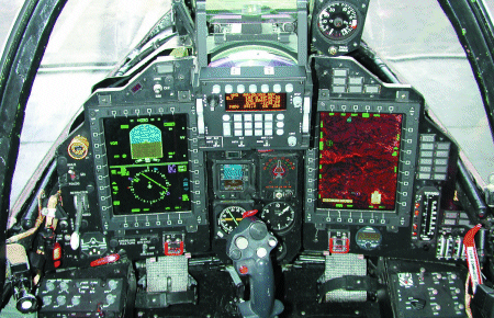 Su-25KM cũng được trang bị hệ thống dẫn đường mới và hệ thống phân phối vũ khí chính xác hơn, cũng như các hệ thống để chiến đấu ban đêm. Đồng thời các nâng cấp do Elbit Systems thực hiện, giúp Su-25KM có khả năng tương thích với hệ thống chiến đấu của NATO.