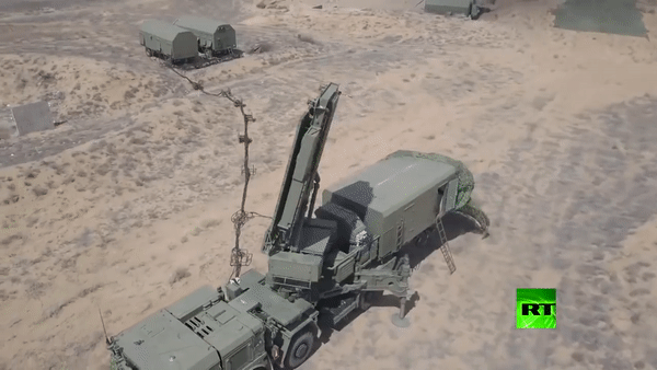 Tồi tệ hơn, việc phiến quân nổi dậy chiếm được radar tiên tiến này đồng nghĩa với việc các công nghệ quân sự cốt lõi của Nga có thể bị đối phương nắm bắt, thậm chí bị các thế lực bên ngoài lợi dụng. Ảnh: RT.