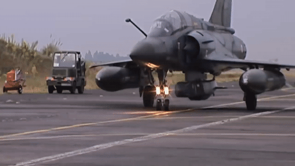 Với tầm bắn lên tới 500 km, dòng vũ khí này có thể tạo ra những bước ngoặt trong các cuộc xung đột hiện đại.