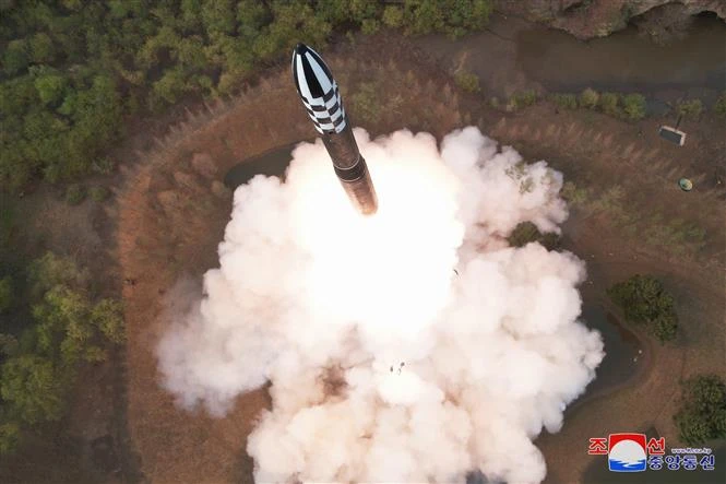 Tên lửa Hwasong-18 Triều Tiên vừa thử nghiệm mạnh tới đâu?