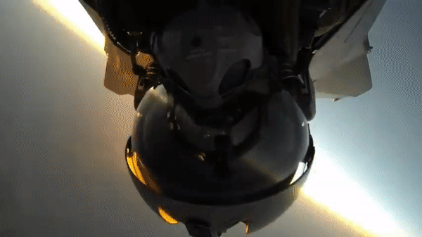 Kinh tế là một yếu tố then chốt khác trong chiến lược của Pháp. Trong khi F-35 rất tiên tiến, tuy nhiên chi phí phát triển và chi phí hoạt động vẫn ở mức rất cao. Ngược lại, Rafale đã tạo dựng được danh tiếng là tiết kiệm chi phí trong suốt vòng đời của hoạt động.