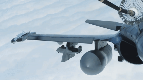 Những cải tiến của Super Rafale cũng bao gồm việc tích hợp các tên lửa mới, được phát triển với sự hợp tác của Anh, sẽ thay thế các hệ thống cũ hơn như SCALP/Storm Shadow và AM39 Exocet.