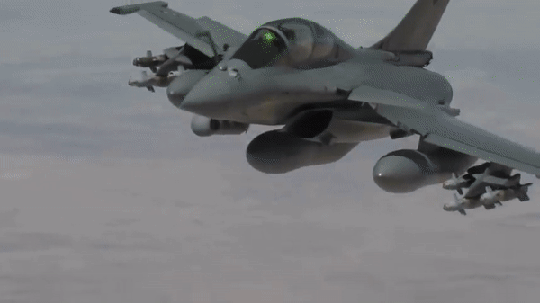 Khả năng cung cấp F-35 Mỹ như một phần của kiến trúc quốc phòng NATO. Tuy nhiên, với Super Rafale, Pháp đang định vị mình là một sự thay thế mạnh mẽ cho các quốc gia có thể đang tìm kiếm sự độc lập hơn khỏi ngành công nghiệp quốc phòng Mỹ.