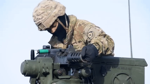 Về trang bị vũ khí, ở phiên bản M1126 có thể trang bị súng máy hạng nặng M2HB.