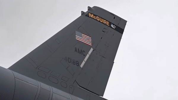 Sau các bài phát biểu chính thức, chiếc KC-10 cuối cùng, mật danh GUCCI 10, đã thực hiện chuyến bay từ Travis đến bãi phế liệu tại Căn cứ không quân Davis-Monthan ở Arizona. Máy bay đã thực hiện đường bay thấp qua Travis trước khi hướng đến Long Beach, bay qua nơi nó được chế tạo.