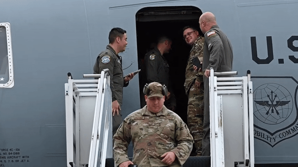 Sau khi thử nghiệm đánh giá, những chiếc KC-10 Extender được đưa vào trang bị vào tháng 3 năm 1981.