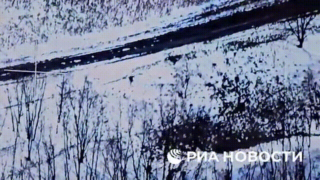 Trước sức ép dữ dội từ phía Nga, lực lượng Ukraine không thể tổ chức kháng cự hiệu quả mà buộc phải tháo chạy. Theo các đoạn video liên quan, trong quá trình rút lui của 30 binh sĩ Ukraine, khoảng 18 người đã bị tiêu diệt bởi hỏa lực của quân đội Nga. Ảnh: RIA Novosti