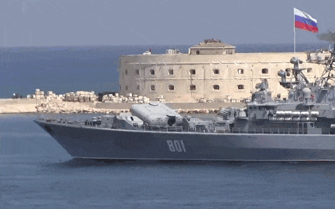 Khi này, con tàu đang hướng đến Baltiysk để tham gia cuộc tập trận Zapad-2009, nhưng bất ngờ nhận được lệnh chuyển hướng và tìm kiếm con tàu mất tích. Một vài ngày sau, Ladny phát hiện ra con tàu chở hàng và giải cứu 8 công dân của Estonia, Latvia và Nga bị bắt bởi cướp biển.