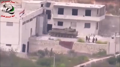 Ngày nay, tên lửa TOW vẫn được sử dụng rất nhiều trong các cuộc xung đột ở Trung Đông. Tất nhiên, đây là phiên bản TOW đã hoàn thiện, có khả năng "đả thương" cả xe tăng T-90 hiện đại nhất của Nga. Nguồn ảnh: Agif.