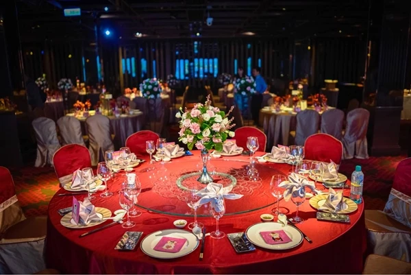 Đi ăn cưới, cụ ông chết tức tưởi sau khi nhận món quà này 