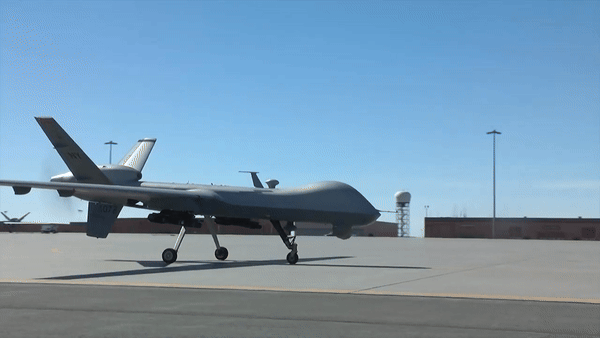 MQ-9B Sky Guardian là biến thể mới nhất trong dòng MQ-9, nó có thể hoạt động trên 40 giờ, cho phép giám sát liên tục và thu thập thông tin tình báo.
