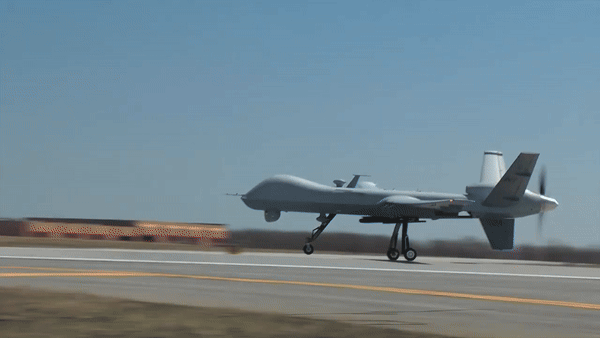 Ngoài khả năng hoạt động tầm xa và trong mọi điều kiện thời tiết, MQ-9B còn được trang bị khả năng tải trọng mạnh mẽ lên đến 2.155 kg.