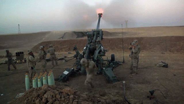 Lựu pháp M777 là một trong số ít những dòng pháo có nòng được mạ kim loại crom, giúp tăng thời gian khai thác sử dụng pháo lên đến 50%, dễ dàng lau chùi và tăng độ chính xác cho mỗi phát bắn trong điều kiện chiến trường ác liệt. Từ các kết quả thử nghiệm xuất sắc, quân đội và báo chí Mỹ đánh giá M777 là những khẩu "súng bắn tỉa" của lực lượng pháo binh.