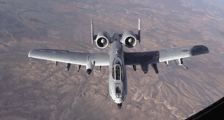 Nhiều chuyên gia cho rằng sức mạnh của A-10 thậm chí còn vượt "xe tăng bay" Su-25 của Nga.