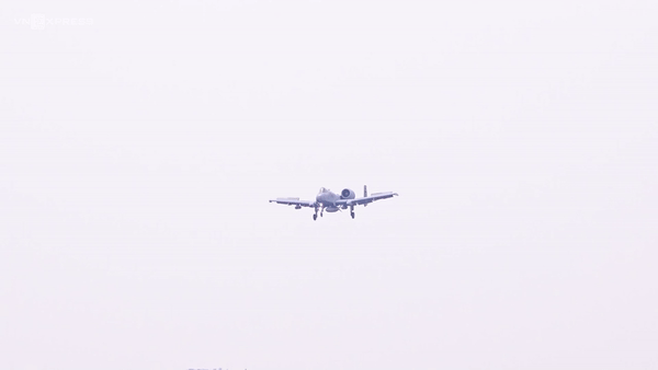 Hai chiếc A-10C thuộc biên chế Phi đoàn tiêm kích số 25, đóng quân tại căn cứ Osan ở Hàn Quốc.